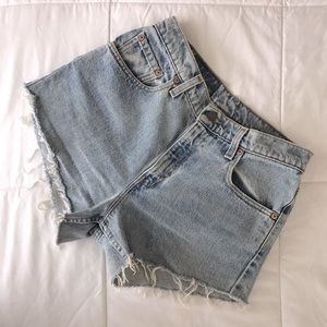 Levi’s Cutoff 565 Jean Shorts